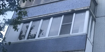 Теплое остекление балкона в 4-х комнатной квартире московской планировки.
