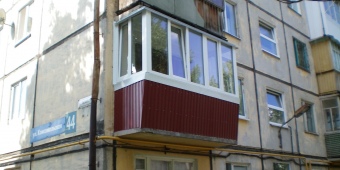 Теплое остекление балкона с внутренней и наружной отделкой, усиление плиты и вынос балкона. Планировка  хрущевка