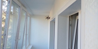 Теплое остекление балкона 6м по прямой и отделка панелями ПВХ