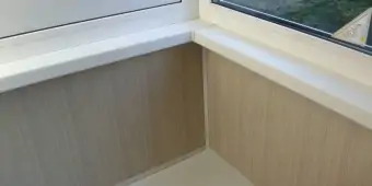 Обшивка балкона в 2комн квартире московской планировки, недорогие панели Бамбук