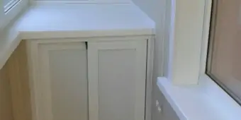 Тумба с раздвижными дверками 