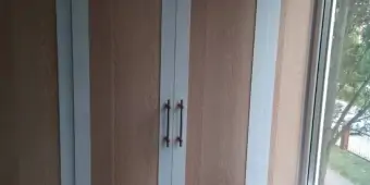 Шкаф с распашными дверками