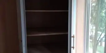 Шкаф с распашными дверками