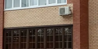 Остекление балкона профиль Rehau 70, ламинация Мореная береза, стекло бронза с внутренней золотой раскладкой